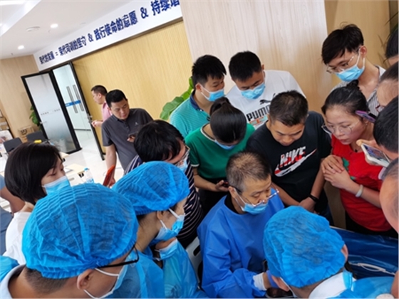 张东星老师南宁站微创拔牙实操课 宇森电动马达助力